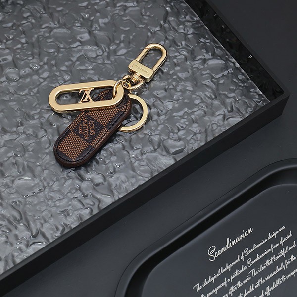 すぐ届く☆ルイヴィトン キーホルダー 偽物・LV シグネチャー vub60717